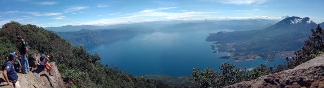 lac-Atitlan-vu-depuis-un-volcan