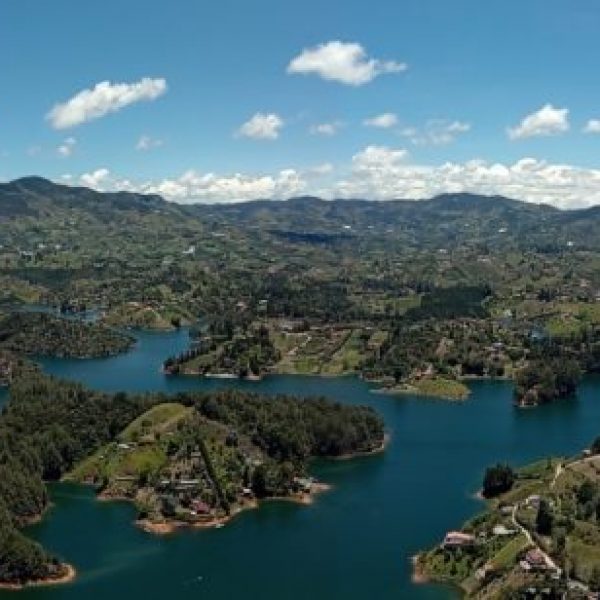la piedra Guatape la-piedra-guatape-colombie